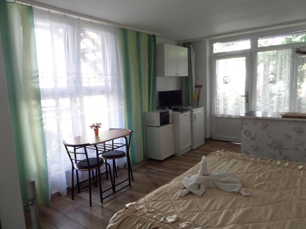 Bori Apartmanok Хайдусобосло Экстерьер фото